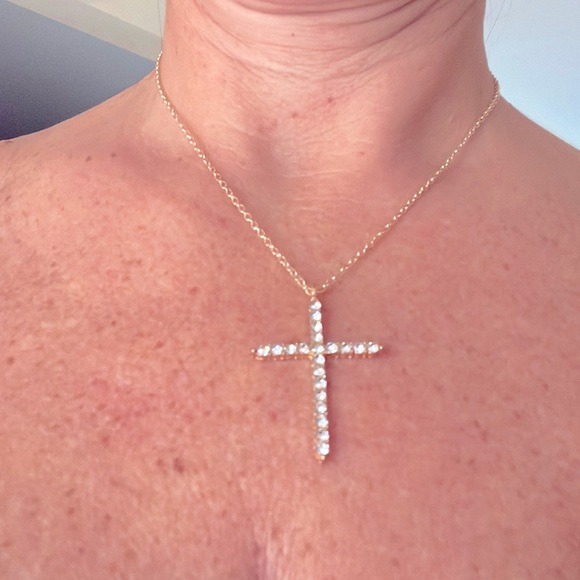 5 for$20🛍️

Faux diamond cross with gold tone chain - Picture 3 of 3
